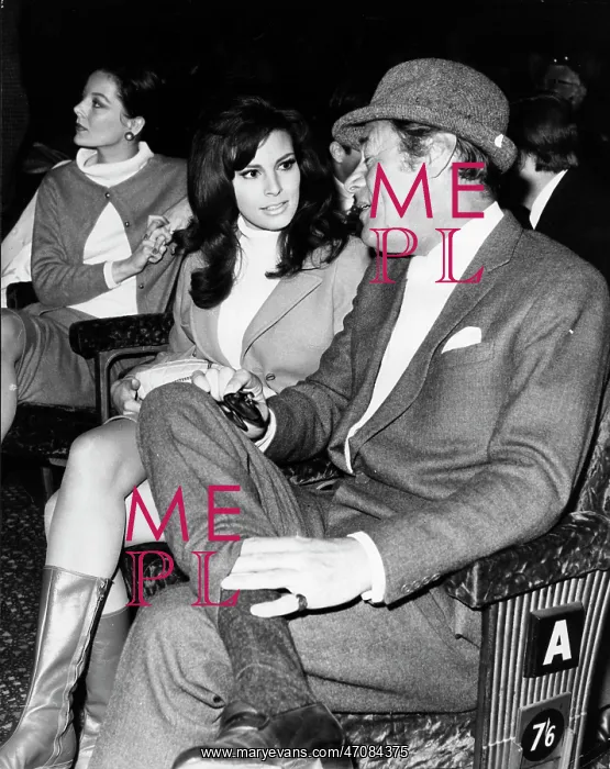 : Raquel Welch, Rex Harrison in theatre audience, London : Raquel Welch, Rex Harrison in theatre audience, London