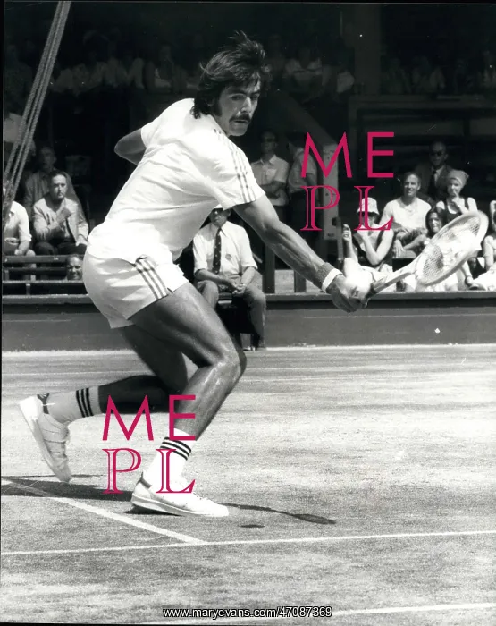 : Raul Ramirez in tennis match at Wimbledon : Raul Ramirez in tennis match at Wimbledon