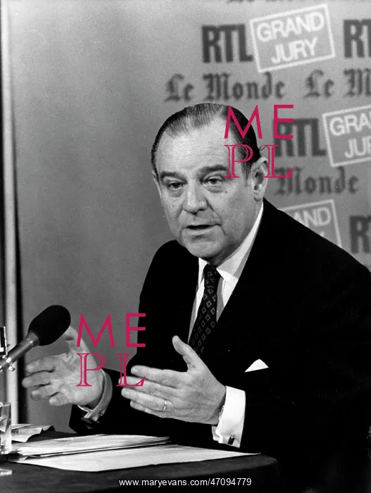 : Raymond Barre faces the journalists : Raymond Barre faces the journalists