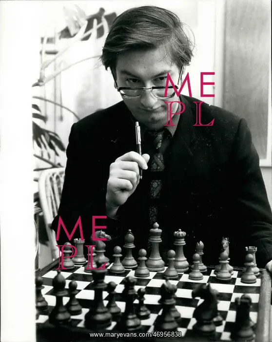 : Raymond Keene, British player, at chess congress, Hastings : Raymond Keene, British player, at chess congress, Hastings