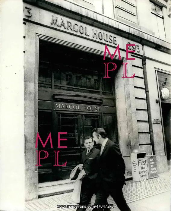 : Razno, Soviet trade organisation, Regent Street, London : Razno, Soviet trade organisation, Regent Street, London