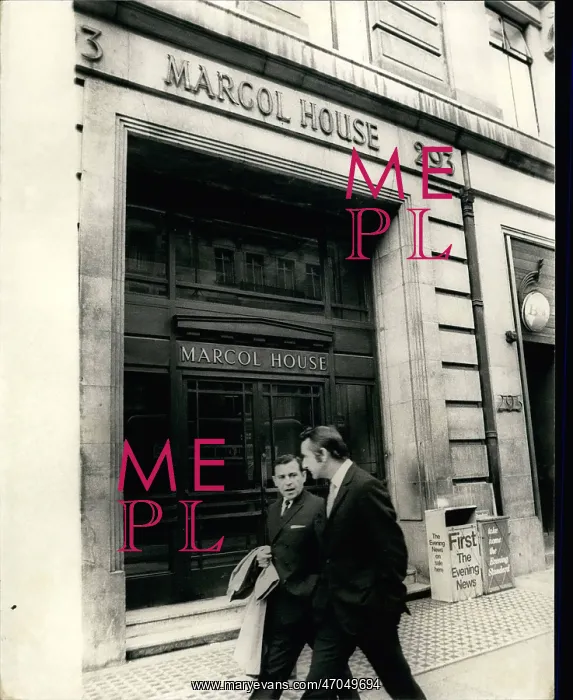 : Razno, Soviet trade organisation, Regent Street, London : Razno, Soviet trade organisation, Regent Street, London