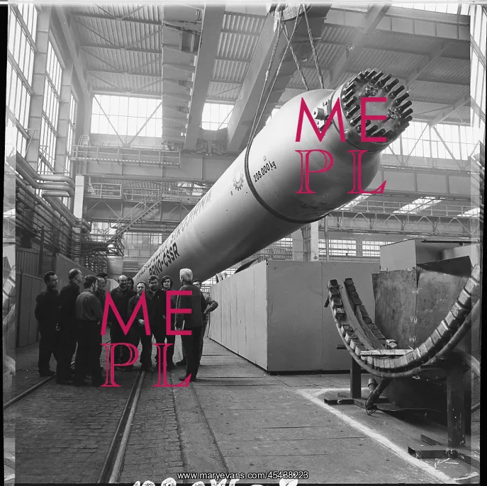 : Reactor for urea production, worker, group of : Reactor for urea production, worker, group of