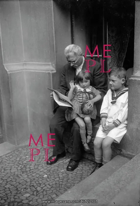 : Read the newspaper : Read the newspaper