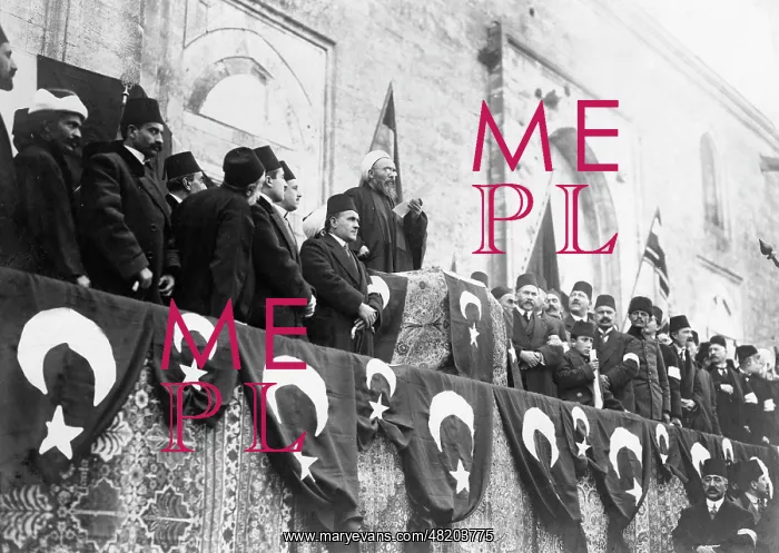 : Reading of the fatwa in front of the Fatih mosque, 1914 : Reading of the fatwa in front of the Fatih mosque, 1914