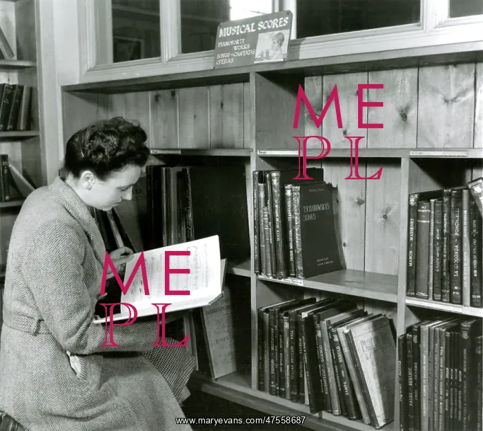  : Reading a score in a music library