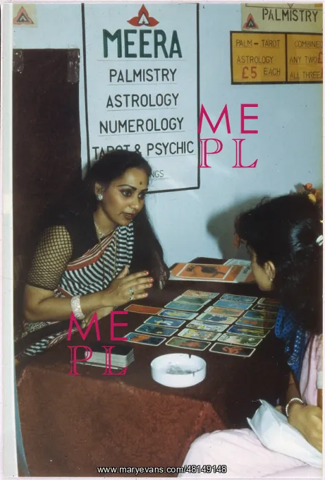  : READING THE TAROT