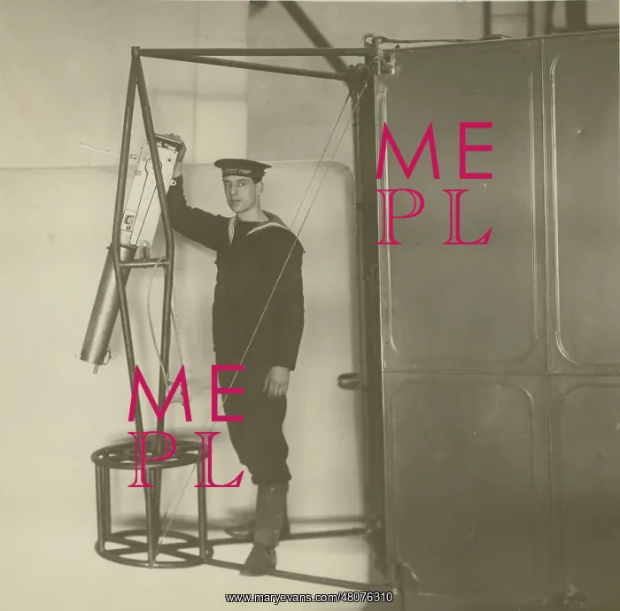 : The rear Maxim gun position on the gondola : The rear Maxim gun position on the gondola