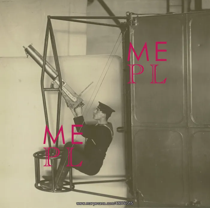: The rear Maxim gun position on the gondola : The rear Maxim gun position on the gondola