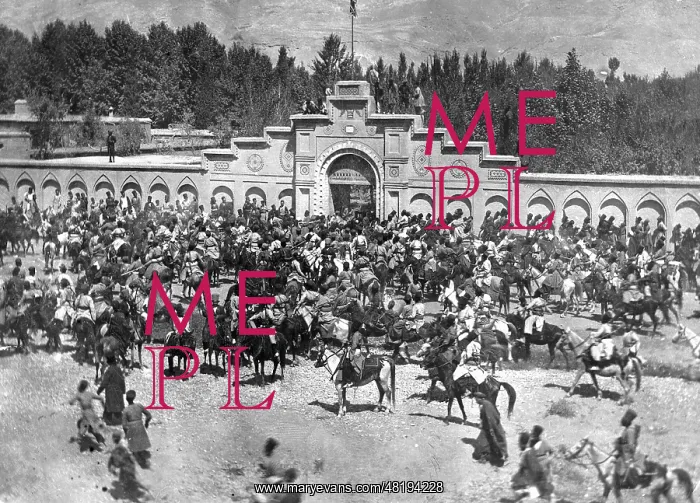 : Rebellion in front of the British consulate in Shiraz, 1926 : Rebellion in front of the British consulate in Shiraz, 1926