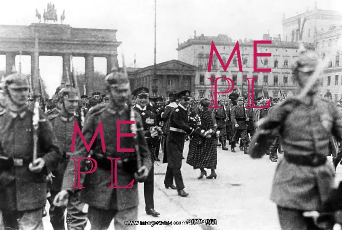 : Reception of the crew of the SMS Wolf in Berlin, 1918 : Reception of the crew of the SMS Wolf in Berlin, 1918