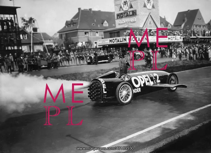 : Record drive of the Rak 2 on the AVUS in Berlin, 1928 : Record drive of the Rak 2 on the AVUS in Berlin, 1928