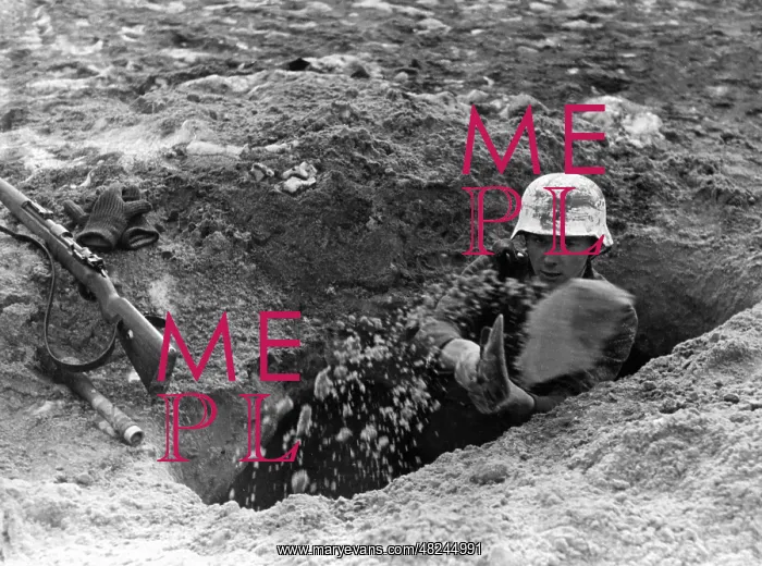 : Recruit digging a foxhole, 1943 : Recruit digging a foxhole, 1943