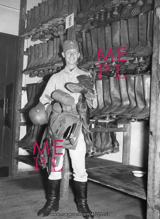 : Recruit of the Wehrmacht receives his basic equipment, 1 : Recruit of the Wehrmacht receives his basic equipment, 1