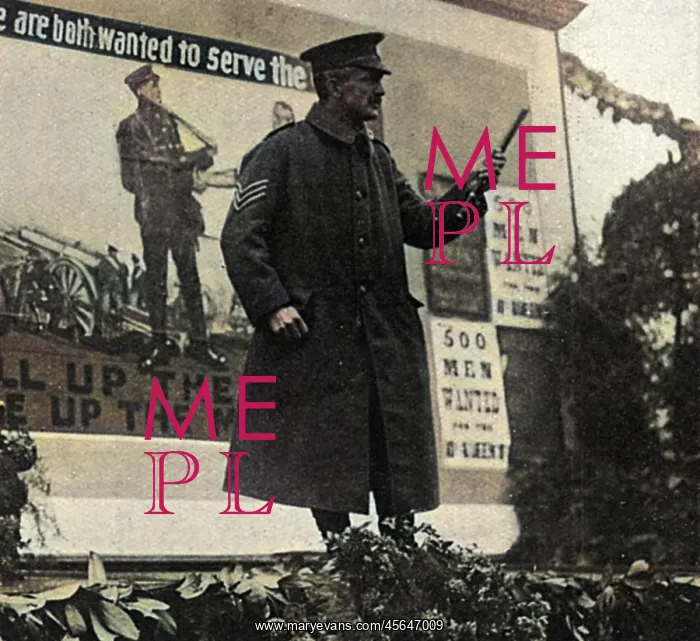 : A recruiter speaking on the plinth in Trafalgar Square, WW1 : A recruiter speaking on the plinth in Trafalgar Square, WW1