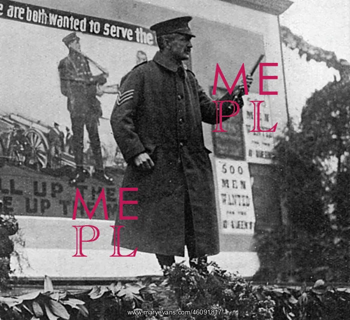 : A recruiter speaking on the plinth in Trafalgar Square, WW1 : A recruiter speaking on the plinth in Trafalgar Square, WW1