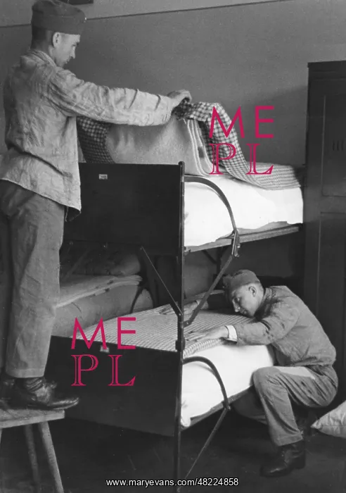 : Recruits of the Wehrmacht put clean sheets on their bed : Recruits of the Wehrmacht put clean sheets on their bed