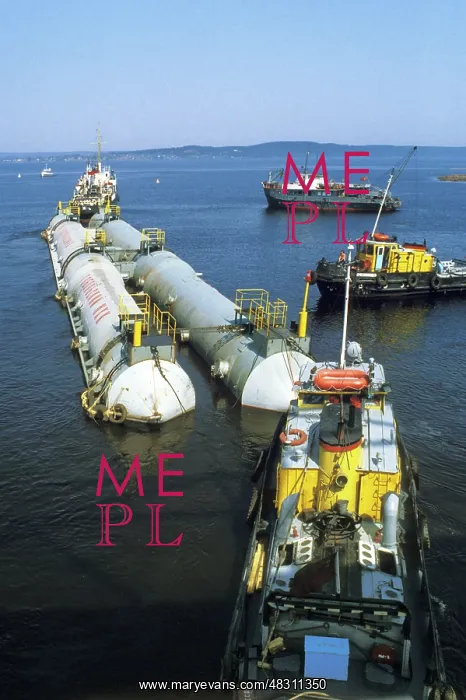  : Rectification columns for Tobolsk Petrochemical