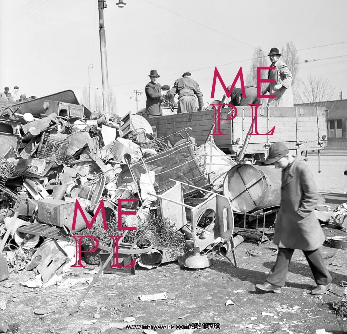 : Recycling. Czechoslovakia - Prague, 1948 : Recycling. Czechoslovakia - Prague, 1948