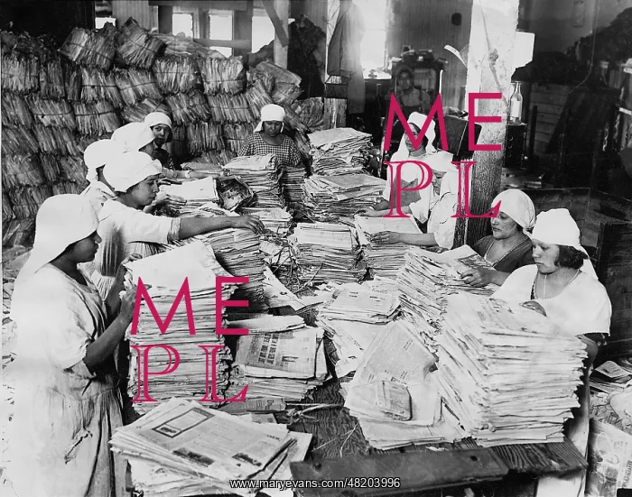 : Recycling old paper, 1926 : Recycling old paper, 1926