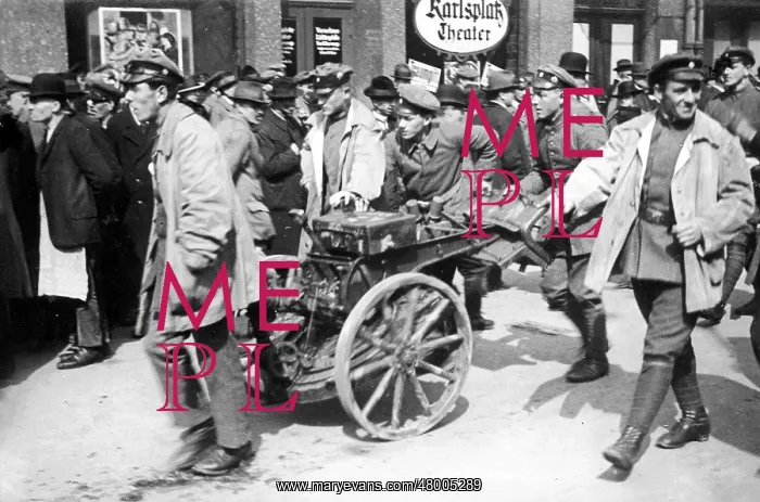 : Red Army members near the Stachus, Munich : Red Army members near the Stachus, Munich