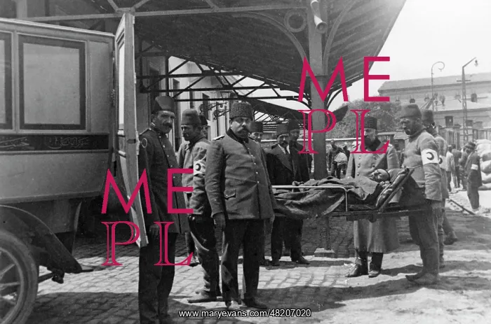 : The Red Crescent in Istanbul, 1915 : The Red Crescent in Istanbul, 1915