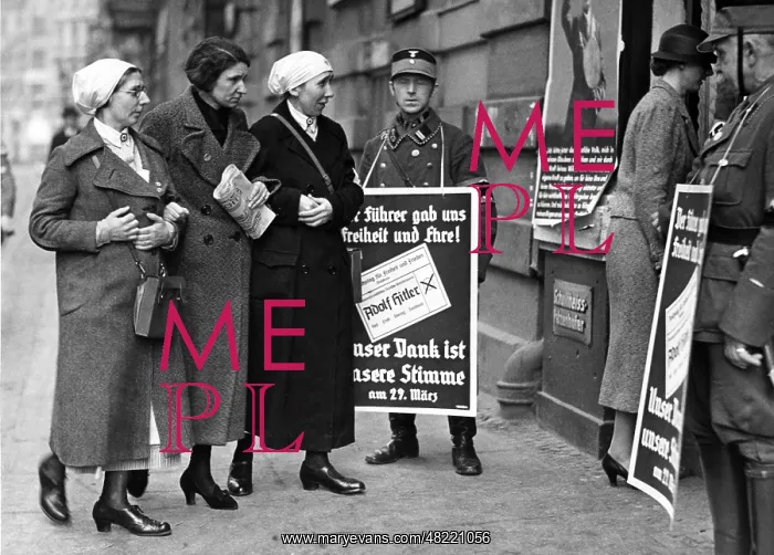 : Red Cross members as poll workers for the Reichstag elec : Red Cross members as poll workers for the Reichstag elec