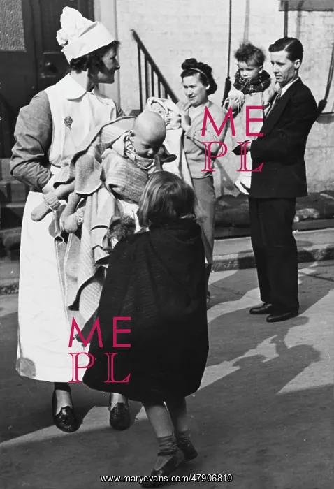 : Red Cross refugee care WWII : Red Cross refugee care WWII