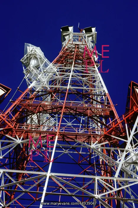 : Red and White Microwave Tower Southfield : Red and White Microwave Tower Southfield