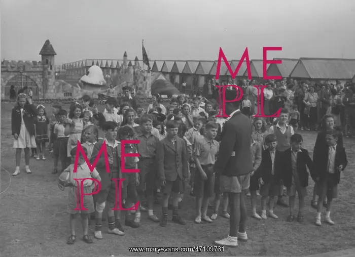 : Redcoats entertaining children at Butlin's : Redcoats entertaining children at Butlin's