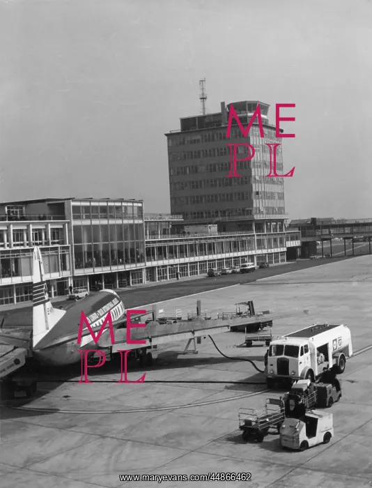 : REFUELLING AT MANCHESTER : REFUELLING AT MANCHESTER