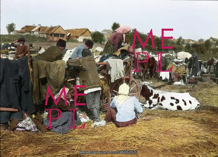 : Refugees. World war I Russia: Refugees. Hand-coloured lantern slide around 1914 : Refugees. World war I Russia: Refugees. Hand-coloured lantern slide around 1914