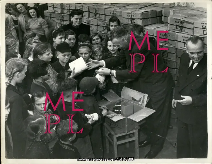 : Refugees. Mar. 03, 1953 - C.A.R.E. Package Distributed to Refugee Children in Berlin : Refugees. Mar. 03, 1953 - C.A.R.E. Package Distributed to Refugee Children in Berlin