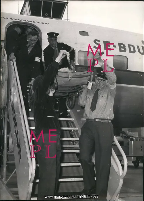 : Refugees. May 05, 1954 - 108 refugees from China arrive at Geneva : Refugees. May 05, 1954 - 108 refugees from China arrive at Geneva