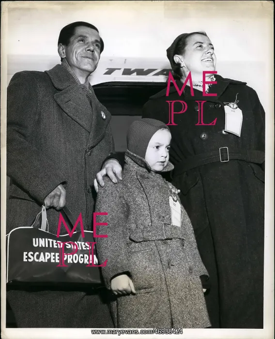 : Refugees. Mar. 22 Mc Quine Air Force Sase, N.J. : Refugees. Mar. 22 Mc Quine Air Force Sase, N.J.