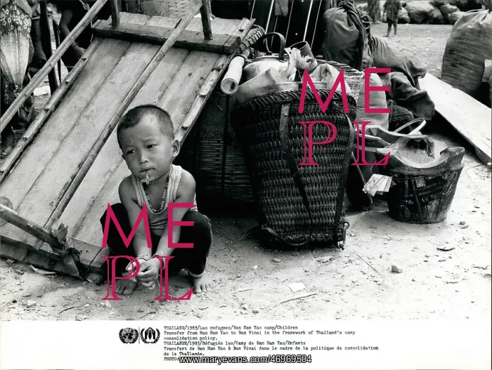 : Refugees. Feb. 29 Thailand / 1983 / Lao refugees / Ban Nan Yao camp / Children Transfer : Refugees. Feb. 29 Thailand / 1983 / Lao refugees / Ban Nan Yao camp / Children Transfer