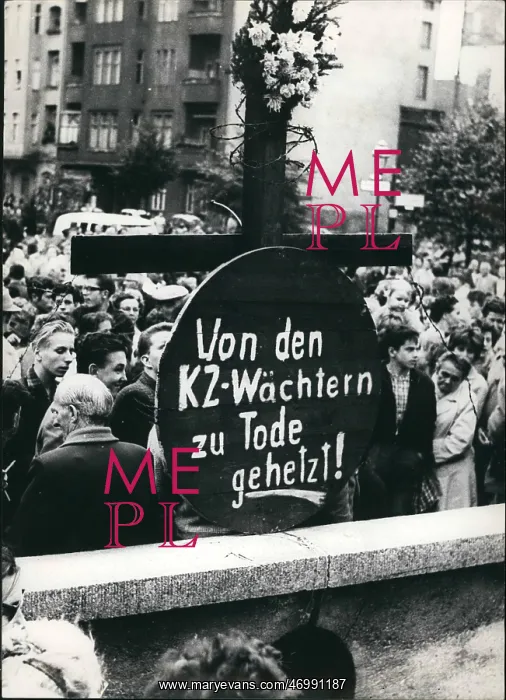 : Refugees. Oct. 10, 1961 - West-Berlin youth honours murdered refugees : Refugees. Oct. 10, 1961 - West-Berlin youth honours murdered refugees
