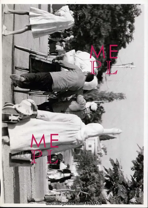 : Refugees. Oct. 06, 1967 - Refugees arriving in Amman : Refugees. Oct. 06, 1967 - Refugees arriving in Amman