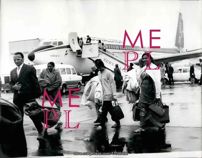 : Refugees. Sep. 09, 1972 - The First Batch Of Asians Airlifted From Uganda : Refugees. Sep. 09, 1972 - The First Batch Of Asians Airlifted From Uganda
