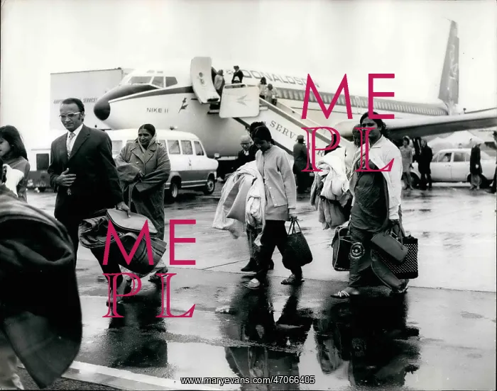 : Refugees. Sep. 09, 1972 - THE FIRST BATCH OF ASIANS AIRLIFTED FROM UGANDA : Refugees. Sep. 09, 1972 - THE FIRST BATCH OF ASIANS AIRLIFTED FROM UGANDA