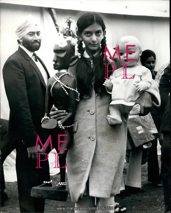 : Refugees. Sep. 09, 1972 - The first batch of Asians airlifted : Refugees. Sep. 09, 1972 - The first batch of Asians airlifted