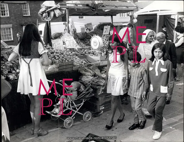 : Refugees. Sep. 24, 1972 - Asians settle down on their first week in Britain : Refugees. Sep. 24, 1972 - Asians settle down on their first week in Britain