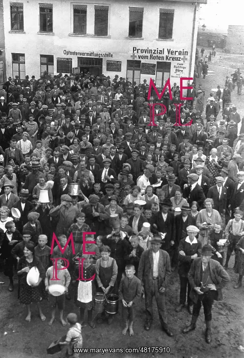 : Refugees from the German eastern territories after the refer : Refugees from the German eastern territories after the refer
