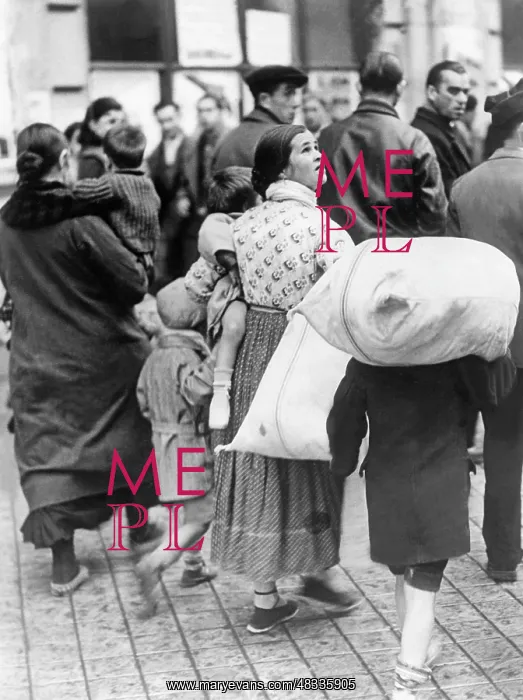 : Refugees in Madrid, winter of 1936 : Refugees in Madrid, winter of 1936