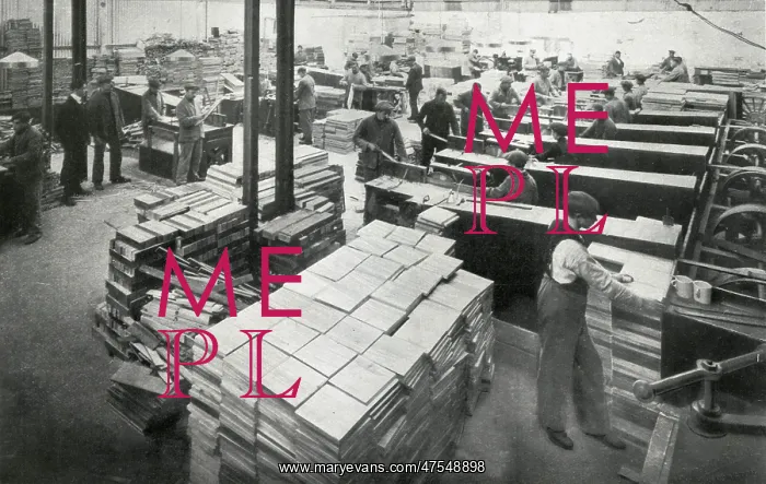 : Refugees making Munitions Cases, Earl's Court, London : Refugees making Munitions Cases, Earl's Court, London
