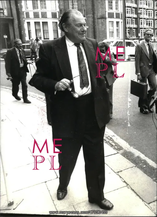 : Reginald Maudling en route for House of Commons : Reginald Maudling en route for House of Commons