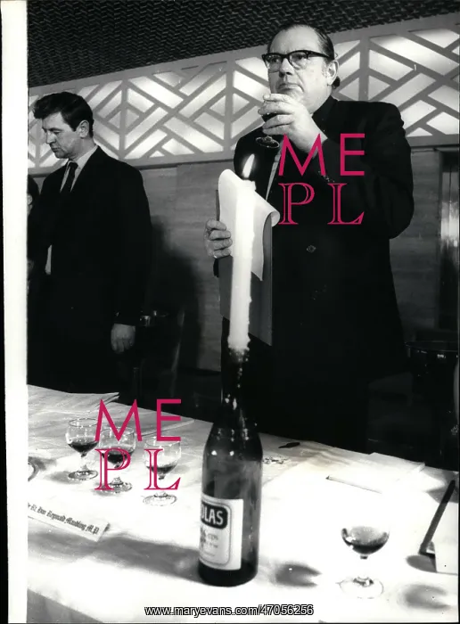 : Reginald Maudling in Wine Taster of the Year competition : Reginald Maudling in Wine Taster of the Year competition