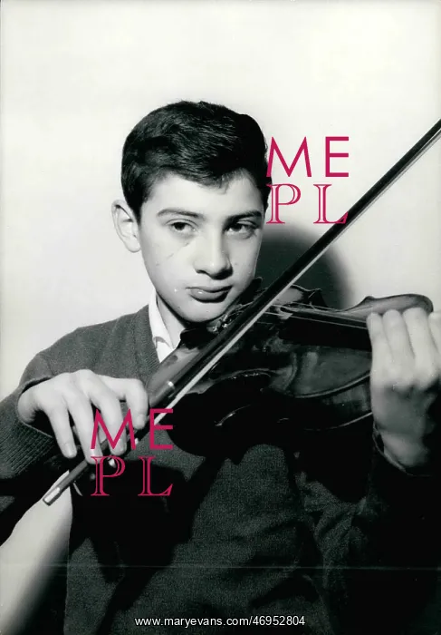: Regis Pasquier, young violinist, Paris : Regis Pasquier, young violinist, Paris