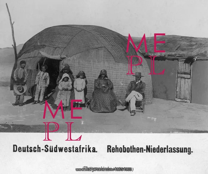 : Rehobothers in front of a pondok in German : Rehobothers in front of a pondok in German