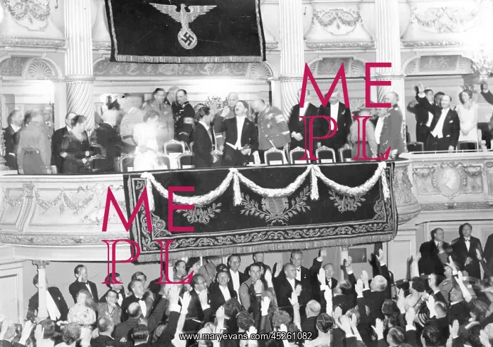 : Third Reich - Hitler in the Semperoper : Third Reich - Hitler in the Semperoper